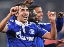 Raul lại phá kỷ lục, sưu tầm sắp đủ bộ