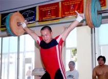 Cử tạ Việt Nam đau đầu với mức lương cho chuyên gia