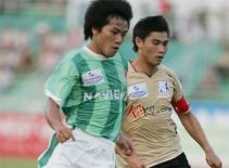 Vấn đề & Sự kiện: Trên sân không có tình bằng hữu