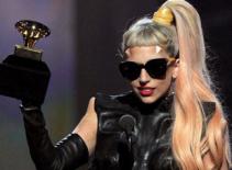 Lady Gaga làm vòng tay ủng hộ nạn nhân sóng thần Nhật Bản 