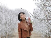 Cao Viên Viên lạc bước giữa đường hoa xuân