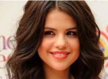 Selena Gomez cùng UNICEF hỗ trợ nước sạch cho Việt Nam