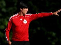 LĐBĐ Đức "trói chân" Joachim Loew