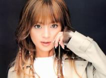 Hamasaki Ayumi thiết kế áo ủng hộ nạn nhân động đất