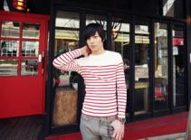 Mix đồ với áo kẻ ngang kul như "mỹ nam" Hàn 