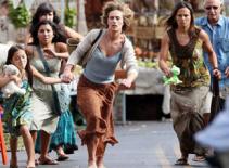 Nhật ngưng chiếu phim của Clint Eastwood vì cảnh sóng thần