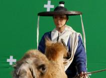 Châu Tấn khoe ảnh giả trai trong phim mới