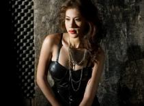 Kim Dung gợi cảm cùng trang phục bó sát