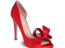 Duyên dáng cùng giày xuân hè 2011 của Valentino