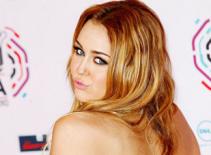 Miley Cyrus đã sẵn sàng trở lại với "hoa hồng có gai"