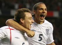 Ferdinand gọi điện để chúc mừng Terry về chiếc băng đội trưởng