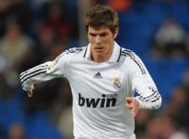 Nhịp sống Bundesliga: Huntelaar bị loại vì chấn thương