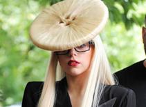 Lady Gaga và những kiểu tóc không thể "khủng" hơn