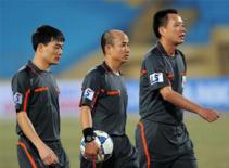 Bóng đá Việt Nam rối bòng bong, vì sao?