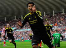 Clarke: Thật khó để ngăn chặn Suarez