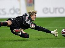 Rene Adler dẫn đầu danh sách những ứng cử viên thay thế Van Der Sar