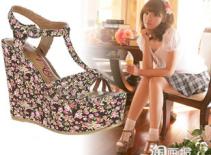 Sandal đế xuồng 'hot' trở lại 