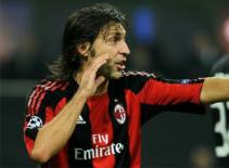 Bị Milan ruồng bỏ, Pirlo vẫn “đắt khách” trên TTCN