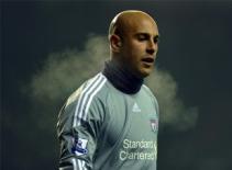 Arsenal âm thầm tiếp cận với Reina