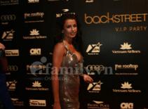 Bạn gái Nick Carter nóng bỏng ở Hà Nội