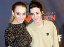 Lilo giận dữ vì thấy Sam... hôn gái lạ