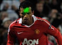 Xử lý việc "tấn công" cầu thủ bằng tia laze