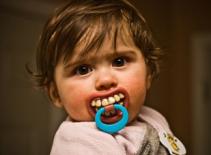 Chết cười với "núm vú" cực xì-tin dành cho bé