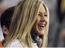 Jennifer Aniston làm phim về ung thư vú