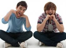 Dae Sung và Seung Ri (Big Bang) xuất hiện trên web đồng tính Trung Quốc