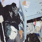 Mẹ nuôi 4 con trong ngôi nhà 'siêu' bẩn