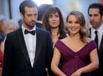 Natalie Portman bị chỉ trích vì mang thai trước khi cưới