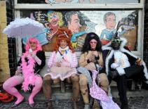 Từng bừng lễ hội... giả gái vào 8/3