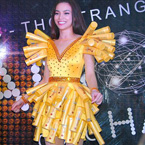 Hồ Ngọc Hà diện váy sốc chưa từng thấy