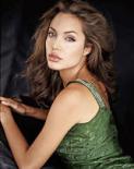 Angelina Jolie - biểu tượng thời trang quyến rũ 