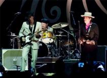 Bob Dylan thu hút khán giả… ngoại