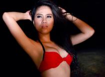 Trúc Phương bốc lửa với bikini