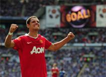 Tấm gương của Torres: Đôi chân vàng Chicharito