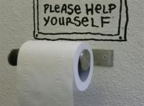 Chính trị gia bị bắt vì trộm 2 cuộn giấy toilet