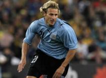 Napoli quyết mua Forlan