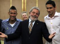 Điểm tin chiều ngày 18/04: Real định đưa Berbatov về Bernabeu