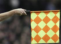 Trọng tài tự treo còi vì tin nhắn đe dọa sát hại