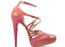 Gót xinh dạo phố cùng John Galliano