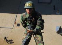 Update liên tục về 2 "anh lính" Hyun Bin và Lee Jun Ki