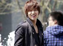 "Thám tử" Lee Min Hoo siêu điển trai trên đất Thái