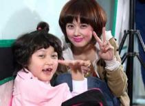 "Cô nàng 20 tuổi" Jang Nara hé lộ ảnh toe toét như hề