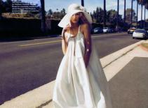 Những bộ váy trắng tuyệt đẹp trên Harper's Bazaar  