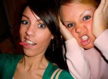 Những cô nàng xinh đẹp làm... mặt ngớ ngẩn