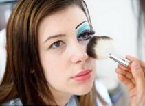 Phẫu thuật thẩm mỹ để giống... người chuyển giới