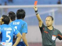 V.League và hội chứng phản ứng trọng tài đáng báo động