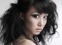 'Bác tin' chân dài xứ Hàn tự tử bằng thuốc độc